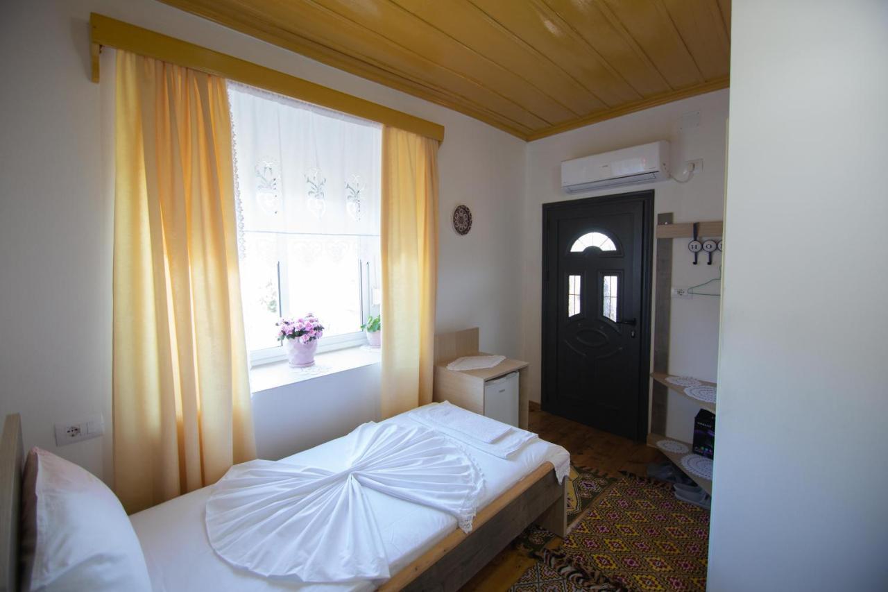 Hotel The Mosaic House - Shtepia Me Mozaik à Përmet Extérieur photo