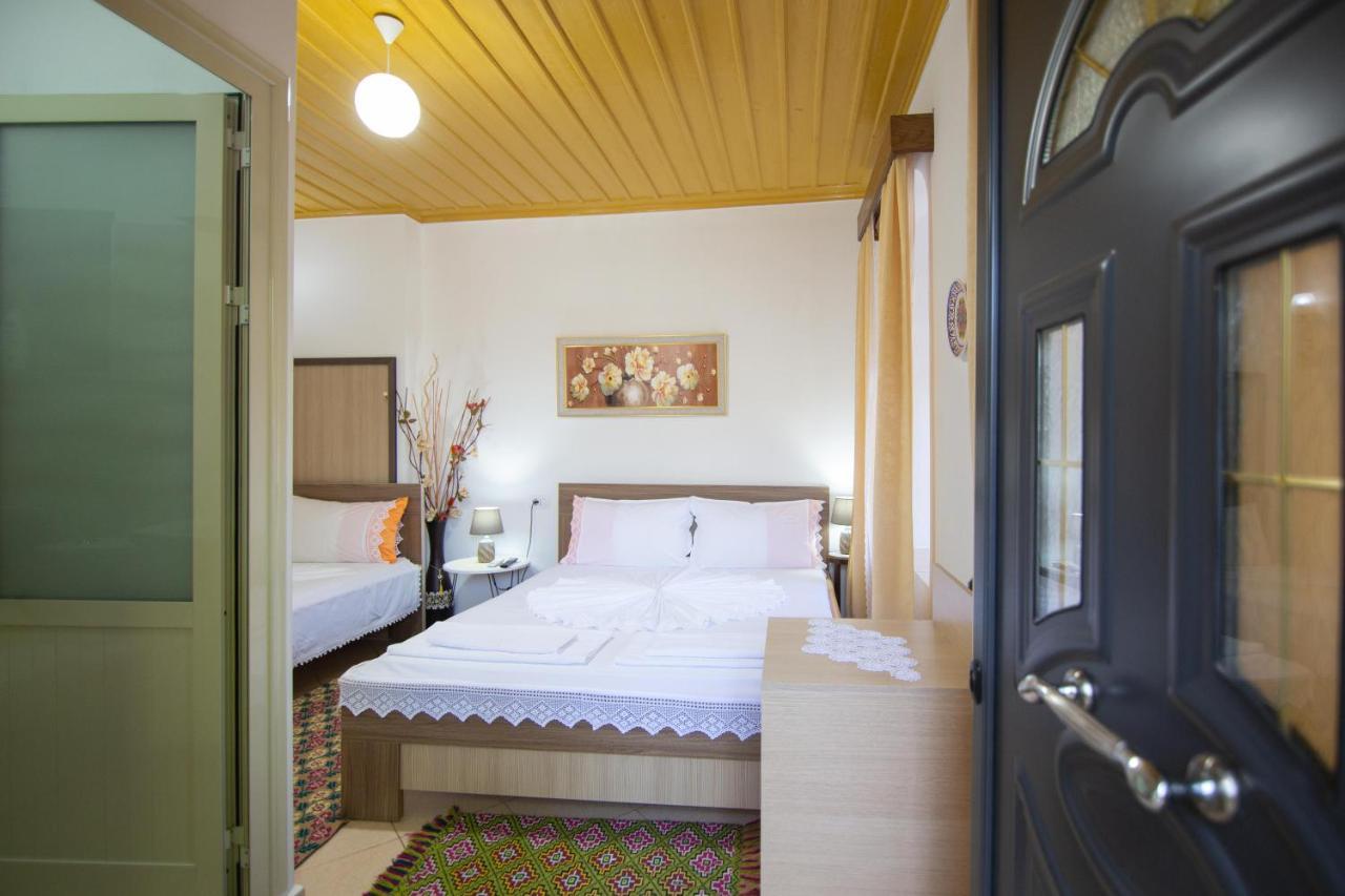 Hotel The Mosaic House - Shtepia Me Mozaik à Përmet Extérieur photo