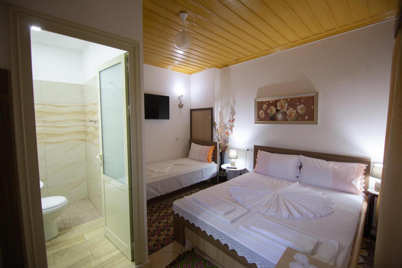 Hotel The Mosaic House - Shtepia Me Mozaik à Përmet Extérieur photo